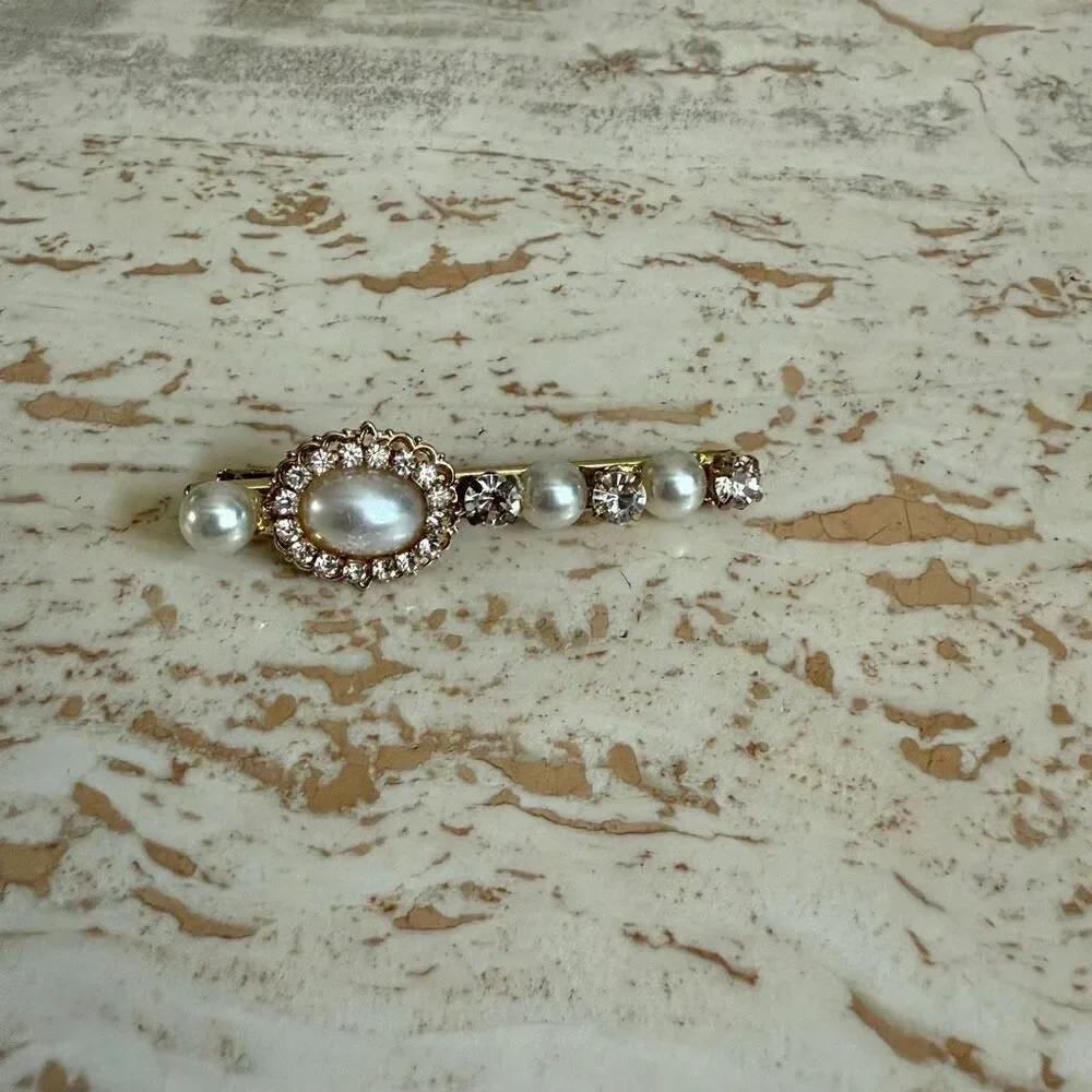 Set of Pearl hair clips elegant luxury sophisticated chic